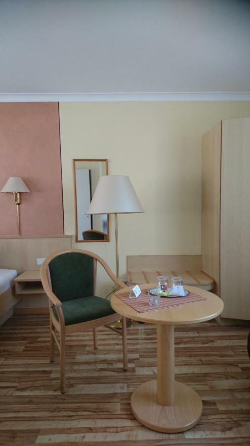Traditionsgasthof Gruener Baum Bad Staffelstein Extérieur photo